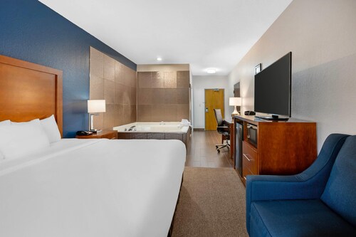 Comfort Inn & Suites North Greenfield