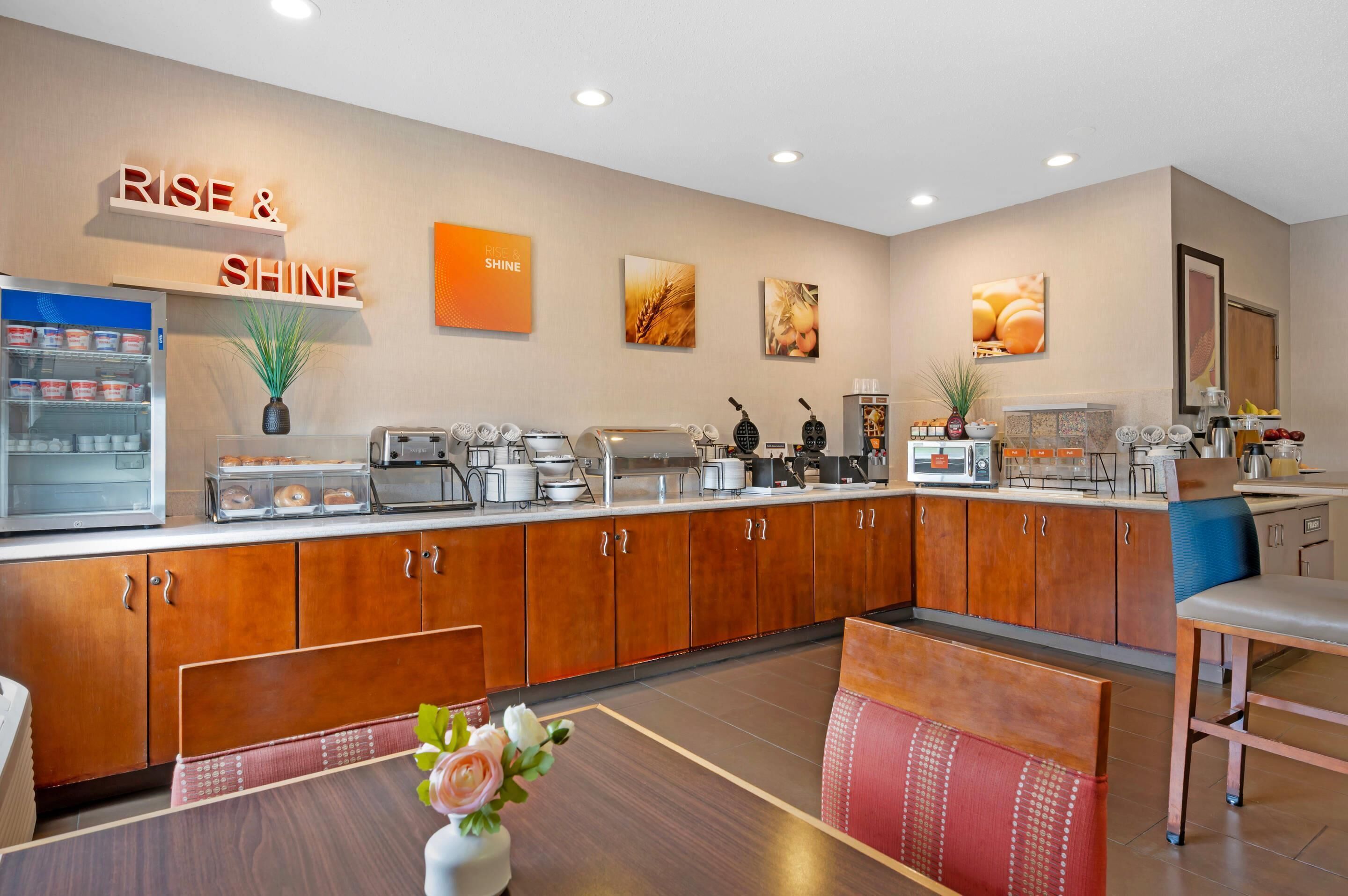 free buffet breakfast