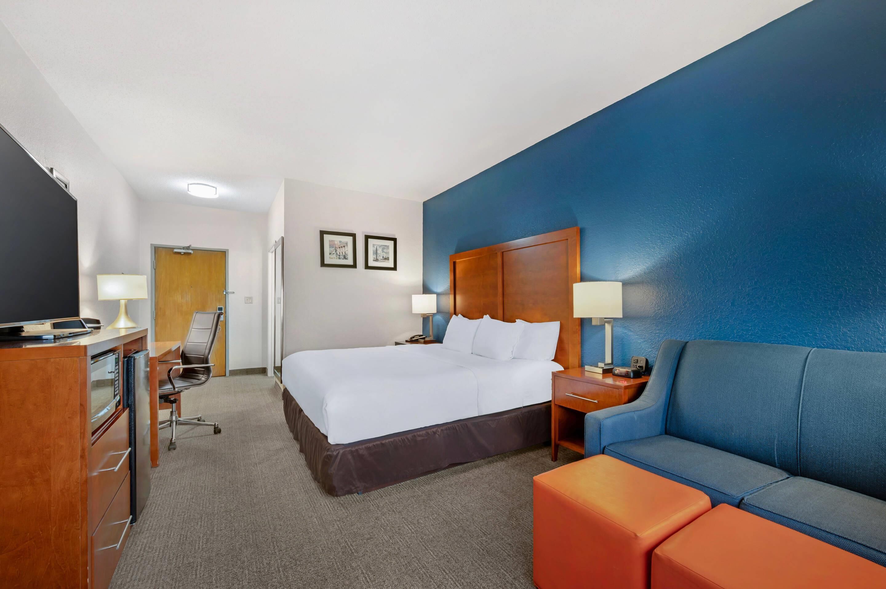 Desk, iron/ironing board, free WiFi, bed sheets