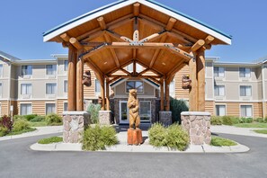 Front of property - ClubHouse Inn West Yellowstone (West Yellowstone)