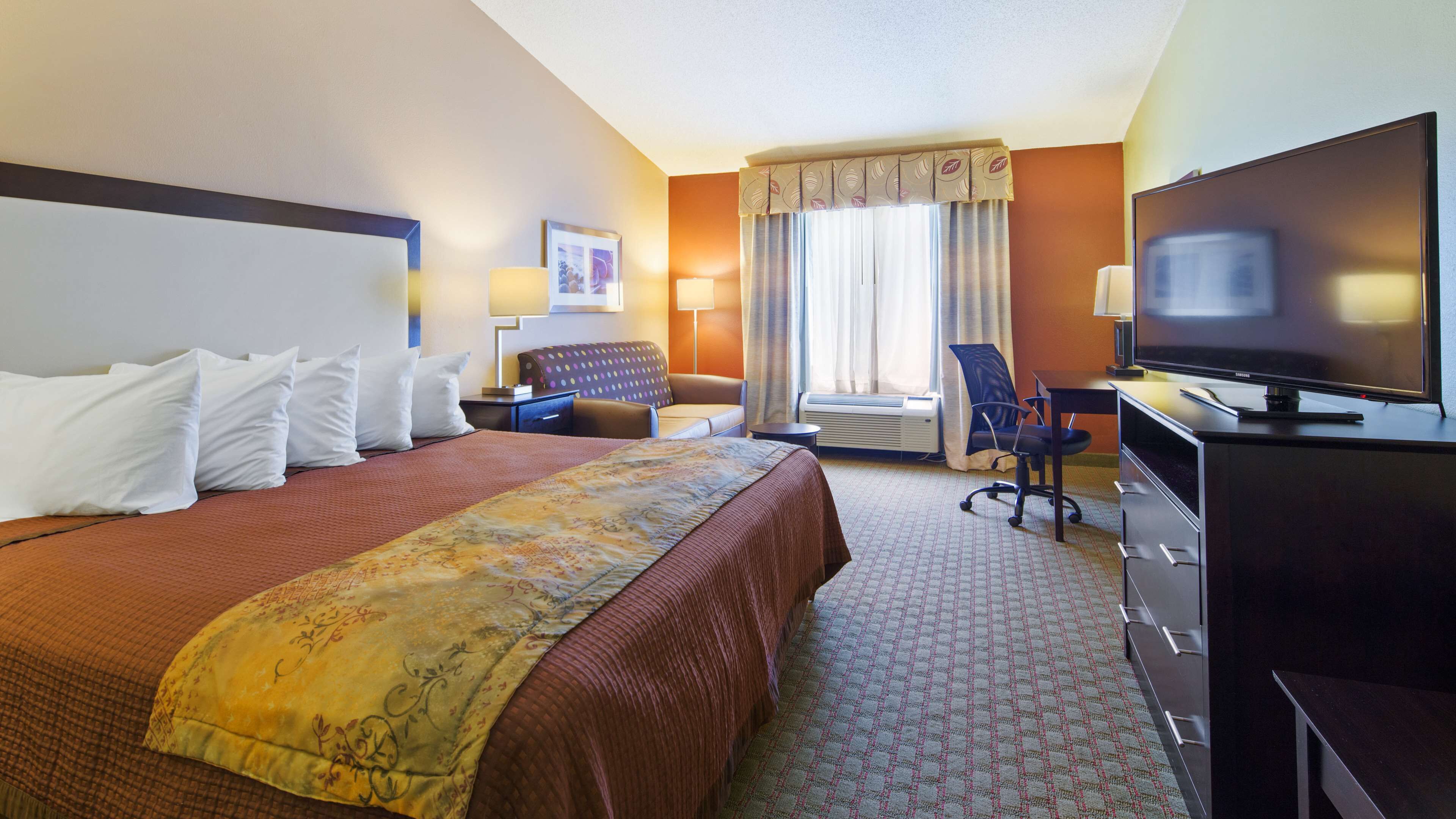 hypo-allergenic bedding, pillow-top beds, desk, laptop workspace