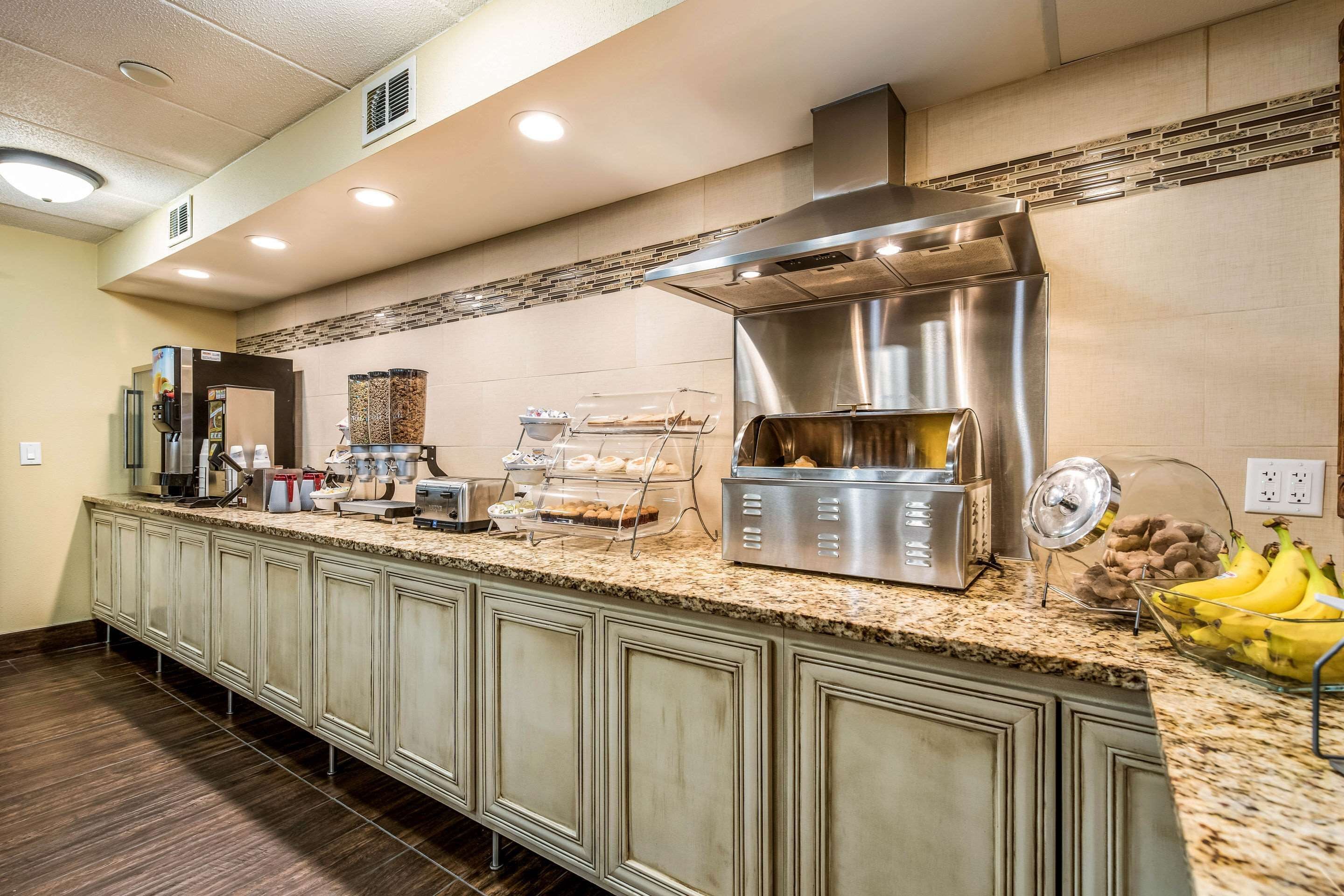 free daily full breakfast