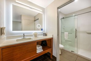 Cortines opaques, planxa i posts de planxar i bressols gratuïts 