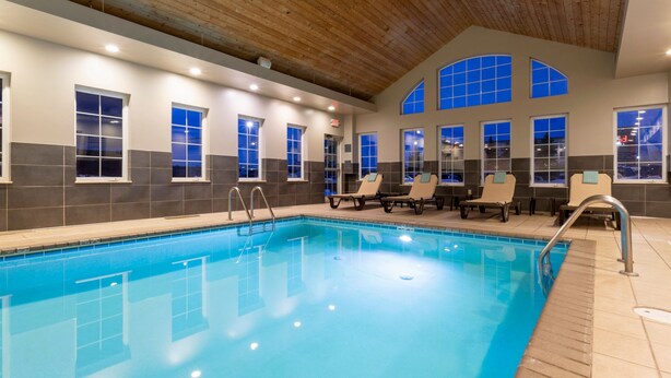 A swimming pool with lounge chairs and a wooden ceiling. - Residence Inn by Marriott Minneapolis St. Paul/Roseville (Roseville)