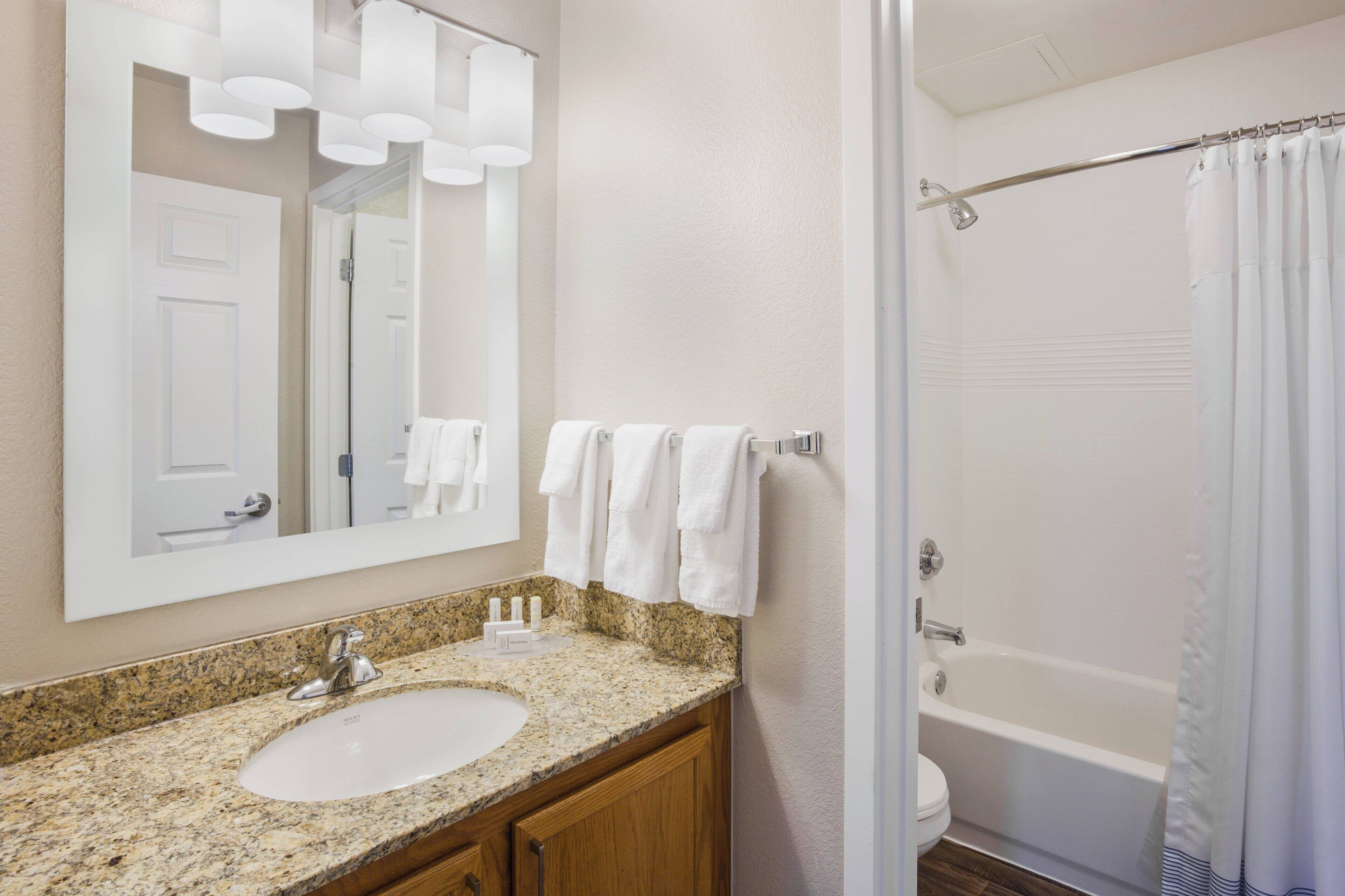 suite, 2 bedrooms | bathroom | combined shower/bathtub, free toiletries, hair dryer, towels
