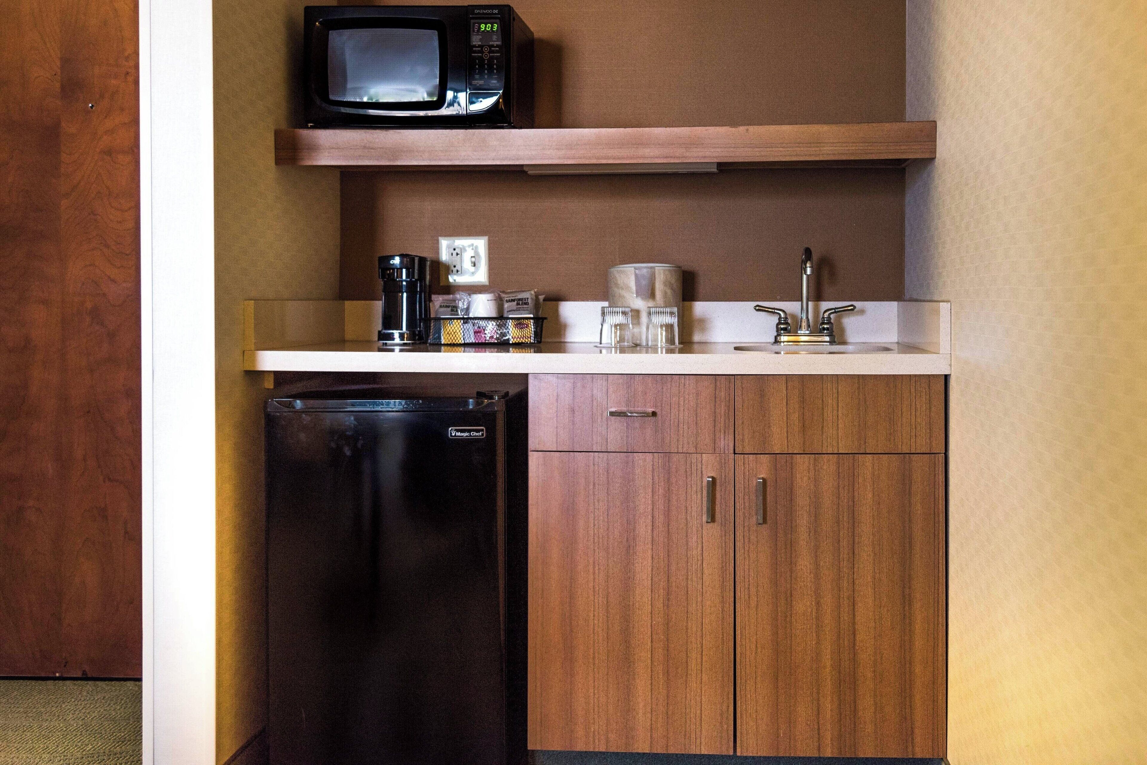 1 bedroom, hypo-allergenic bedding, desk, blackout curtains