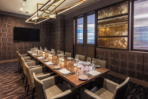 3 restaurants, breakfast, lunch, dinner served; Asian cuisine