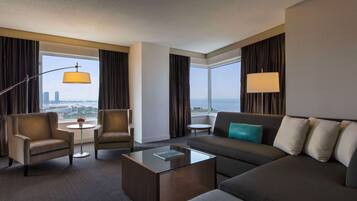 Executive Suite | Premium bedding, down comforters, pillowtop beds, in-room safe