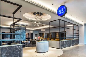 3 restaurants servant le petit déjeuner, spécialités Cuisine asiatique
