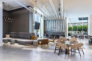 2 bars/lounges