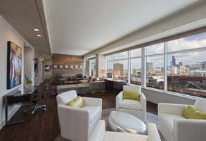 Premium bedding, down comforters, pillowtop beds, in-room safe - Hyatt Regency McCormick Place Chicago    (Chicago)