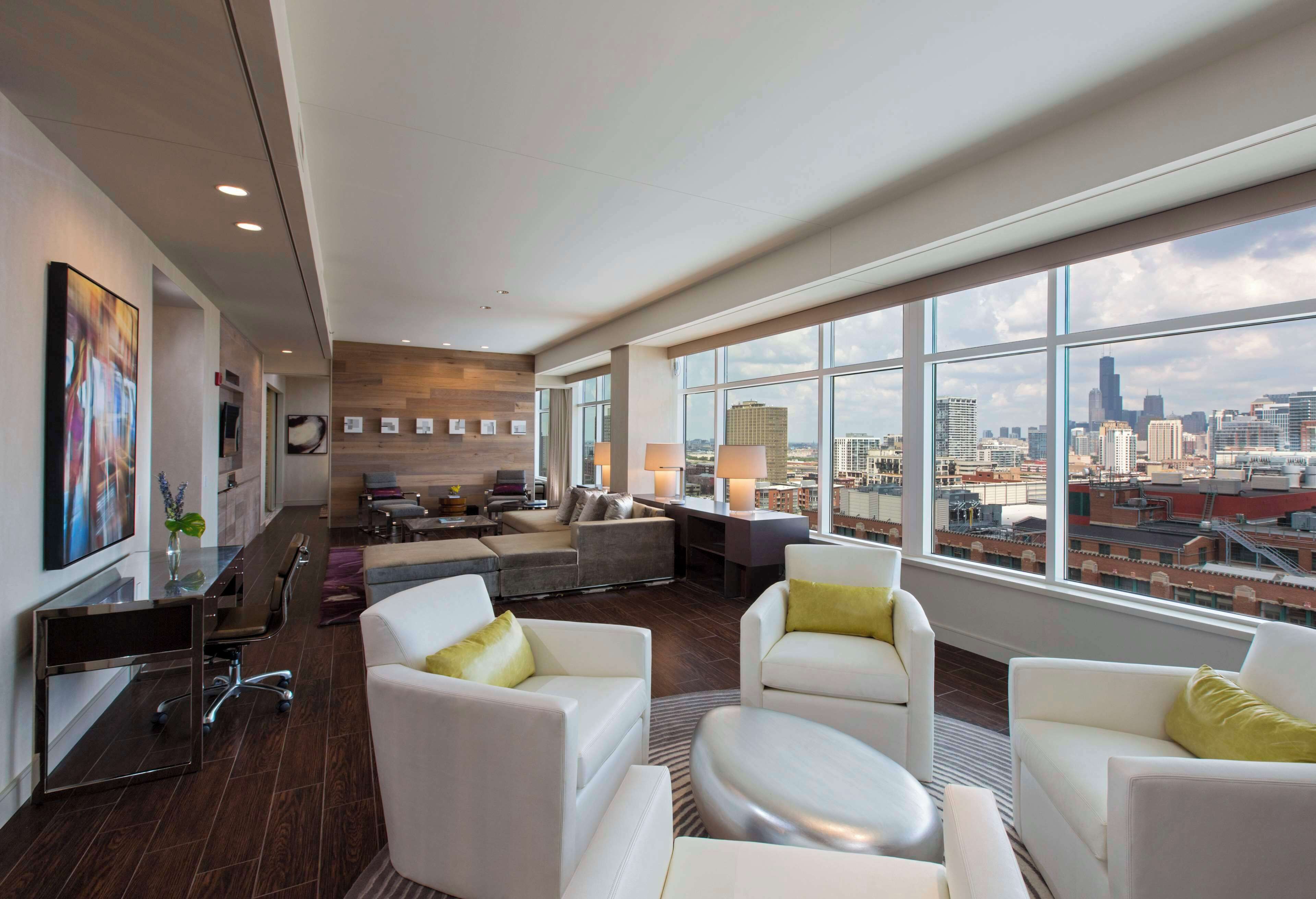 Roupas de cama premium, edredons de pluma, camas com colchões pillow-top