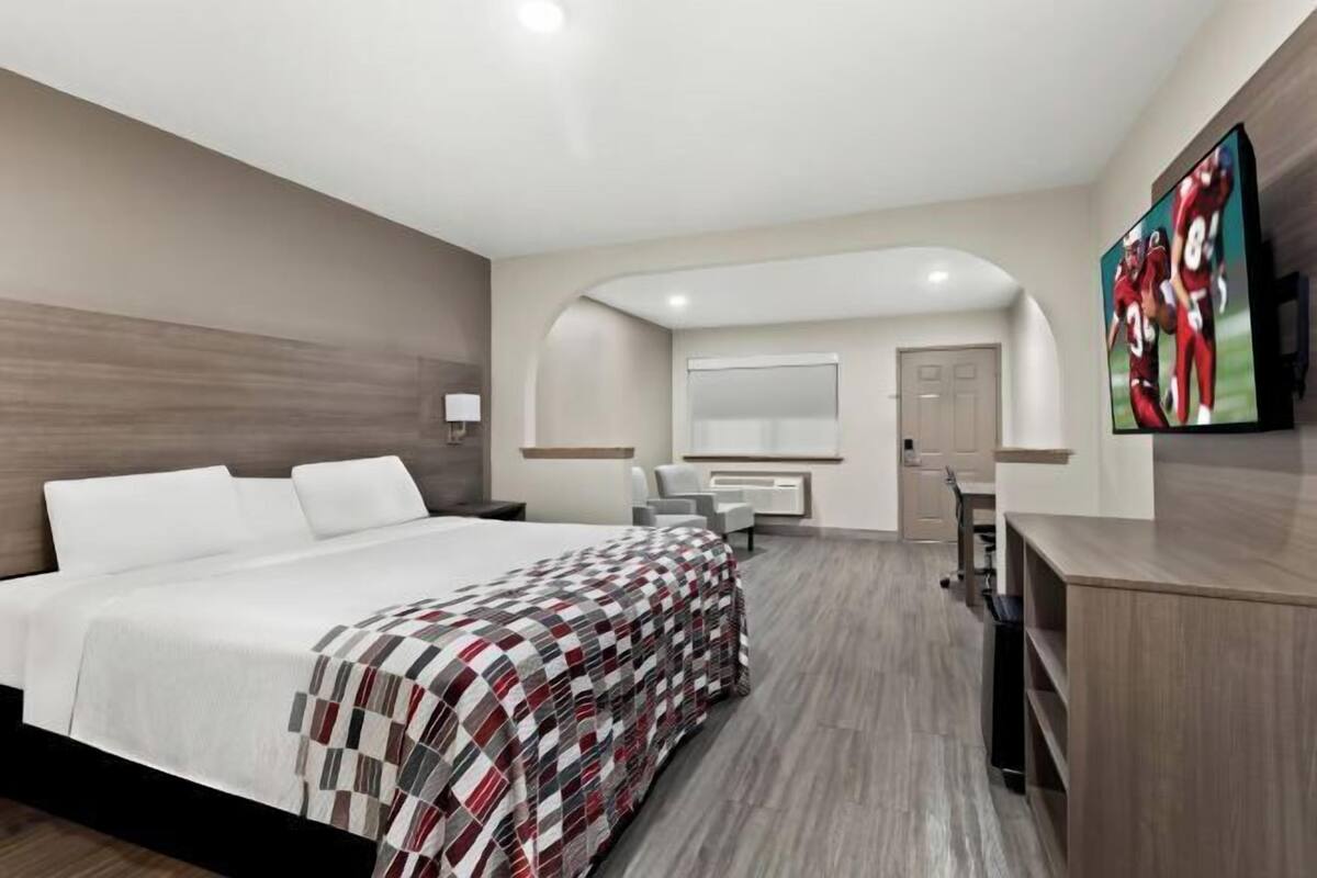 Pillow-top beds, desk, laptop workspace, free WiFi