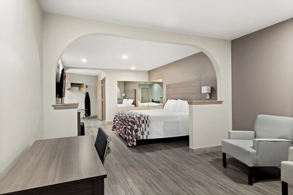 Superior Room, 1 King Bed, Non Smoking, Jetted Tub | 1 bedroom, pillowtop beds, desk, laptop workspace