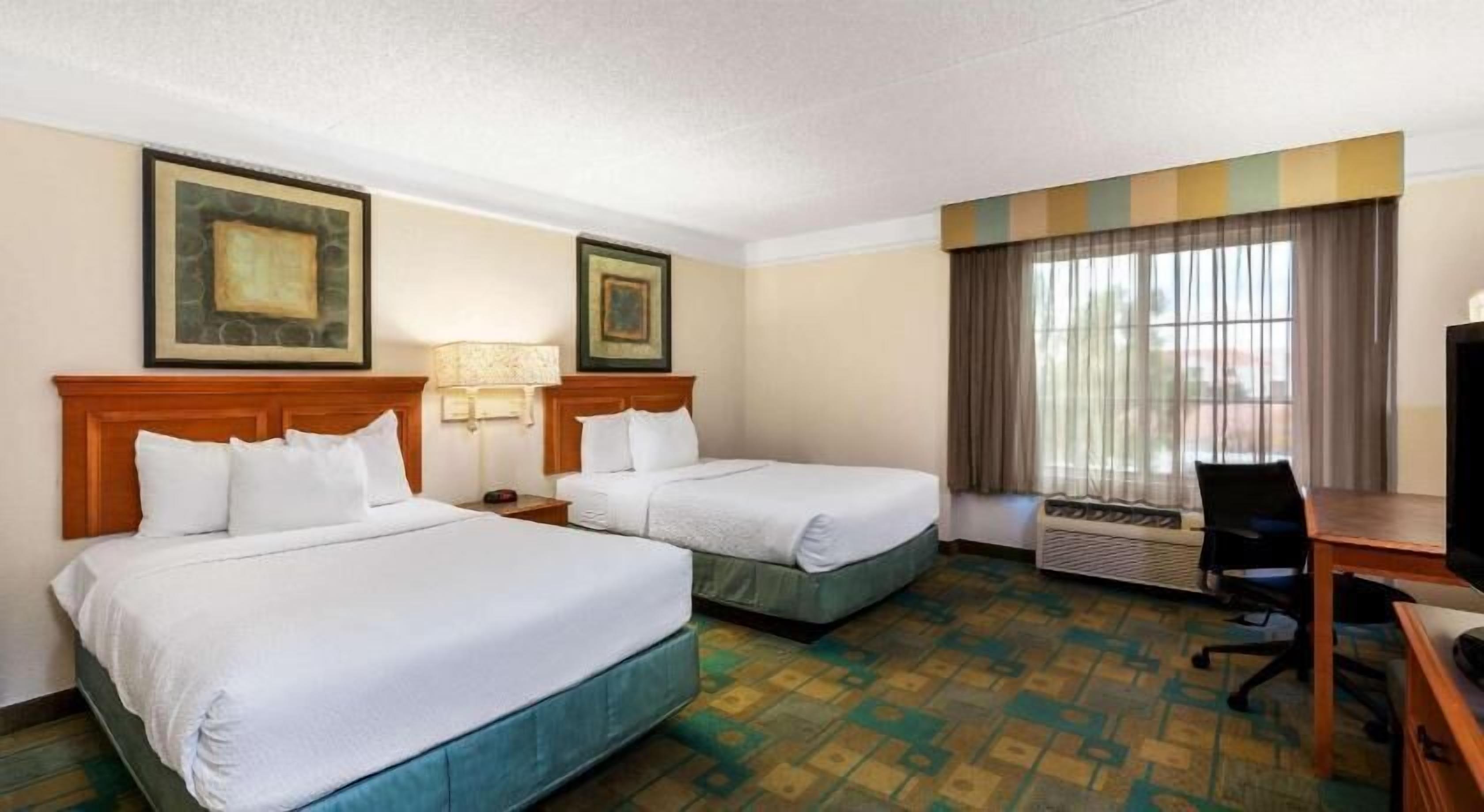 高档床上用品、办公桌、遮光窗帘、熨斗/熨衣板