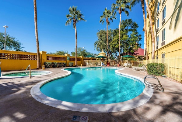 Outdoor pool, sun loungers