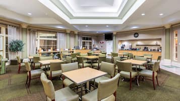 Desayuno continental incluido todos los días