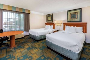 高档床上用品、办公桌、遮光窗帘、熨斗/熨衣板