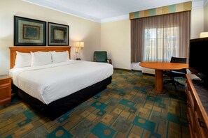 Room, 1 King Bed, Non Smoking | Premium bedding, desk, blackout drapes, iron/ironing board - La Quinta Inn & Suites by Wyndham Phoenix West Peoria (Peoria)