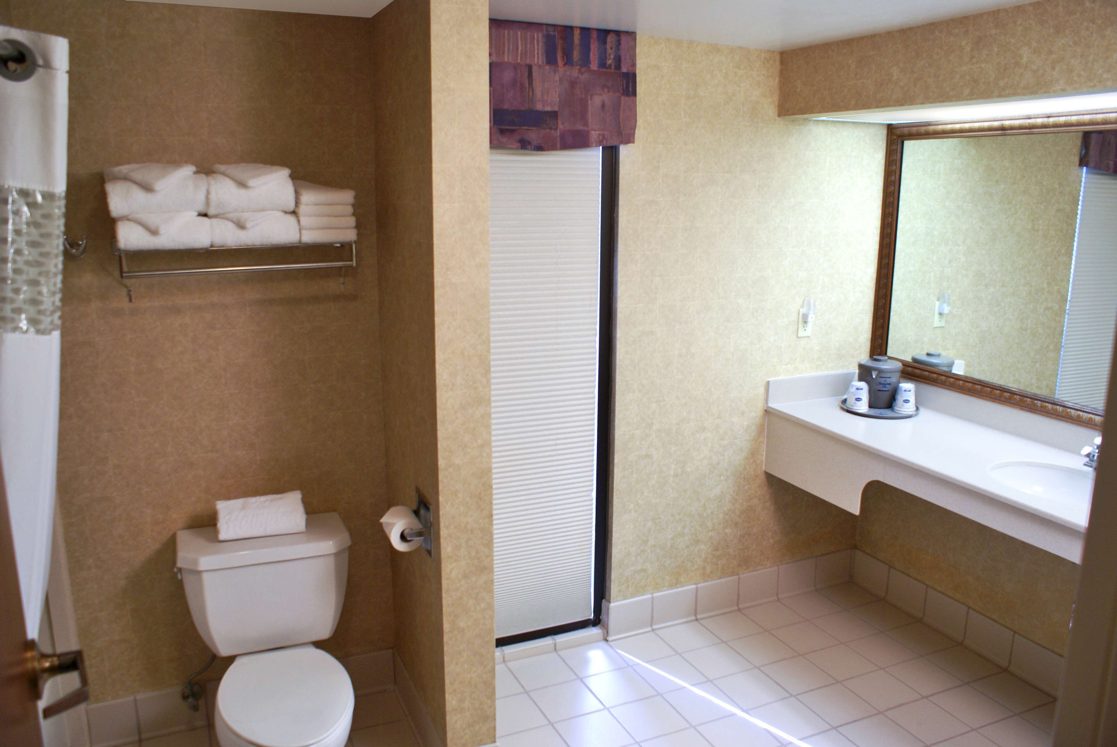 large, one king bed, non-smoking | bathroom | combined shower/bathtub, free toiletries, hair dryer, towels