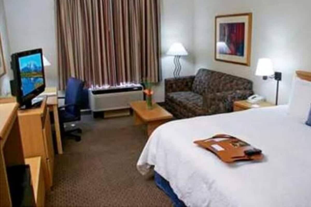 Down comforters, in-room safe, laptop workspace, blackout drapes