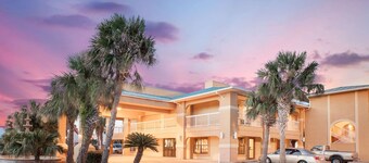 Super 8 by Wyndham Corpus Christi