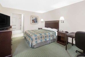 Habitación, 1 cama de matrimonio grande, no fumadores (Mobility,Hearing,Tub w/Grab Bars) | Escritorio, tabla de planchar con plancha, wifi gratis y ropa de cama