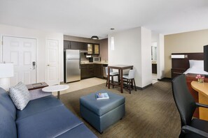 Studio, 1 Queen Bed with Sofa bed | Desk, laptop workspace, blackout drapes, iron/ironing board - Residence Inn by Marriott Gaithersburg Washingtonian Center (Gaithersburg)