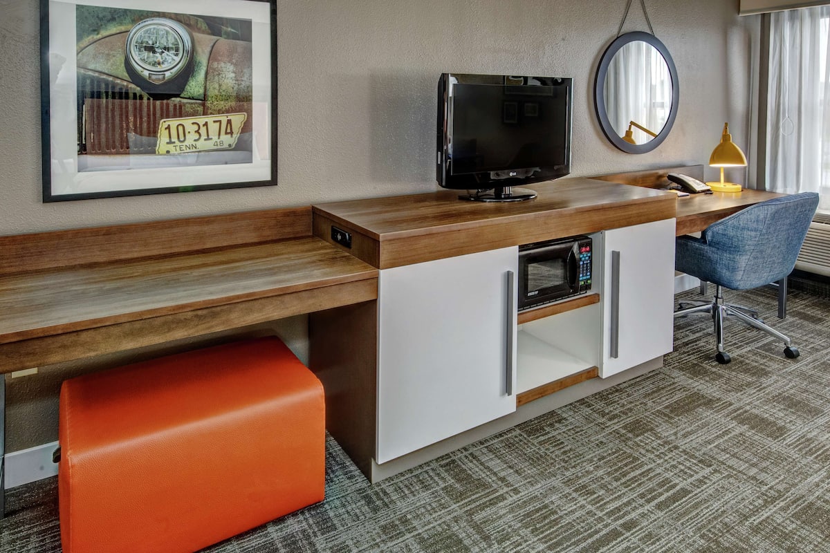 One King Bed, Non-Smoking, Accessible | In-room safe, iron/ironing board, free cribs/infant beds, free WiFi