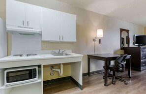 Studio, 1 Queen Bed, Accessible, Non Smoking | Desk, iron/ironing board, free WiFi, bed sheets