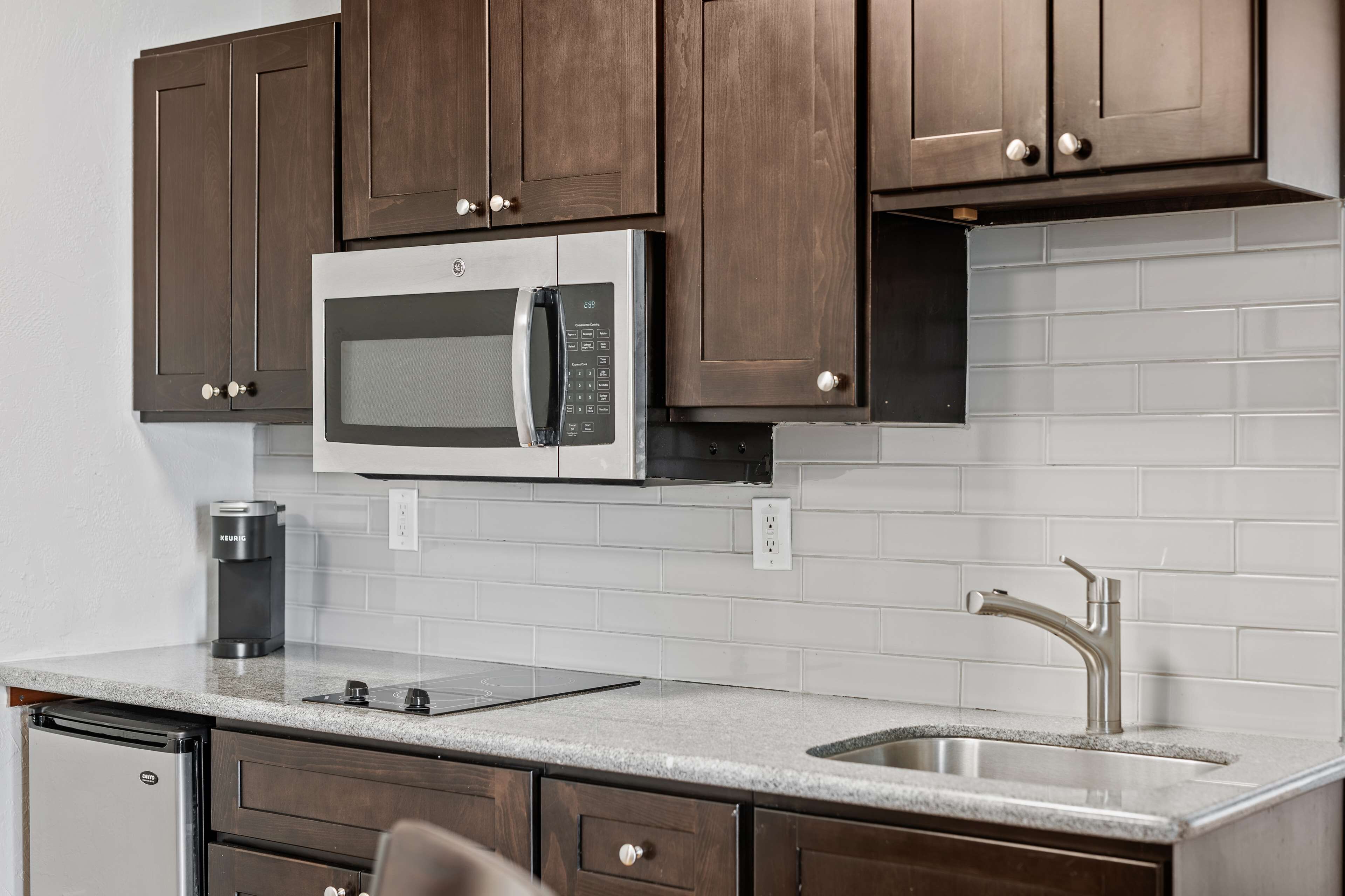 fridge, microwave, coffee/tea maker