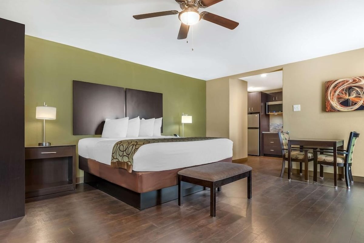 In-room safe, desk, laptop workspace, iron/ironing board