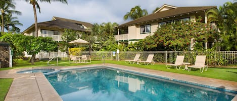 2 outdoor pools
