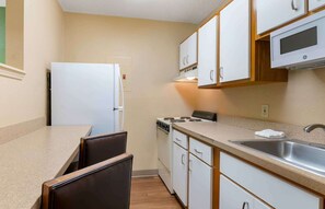 Desk, laptop workspace, iron/ironing board, free WiFi