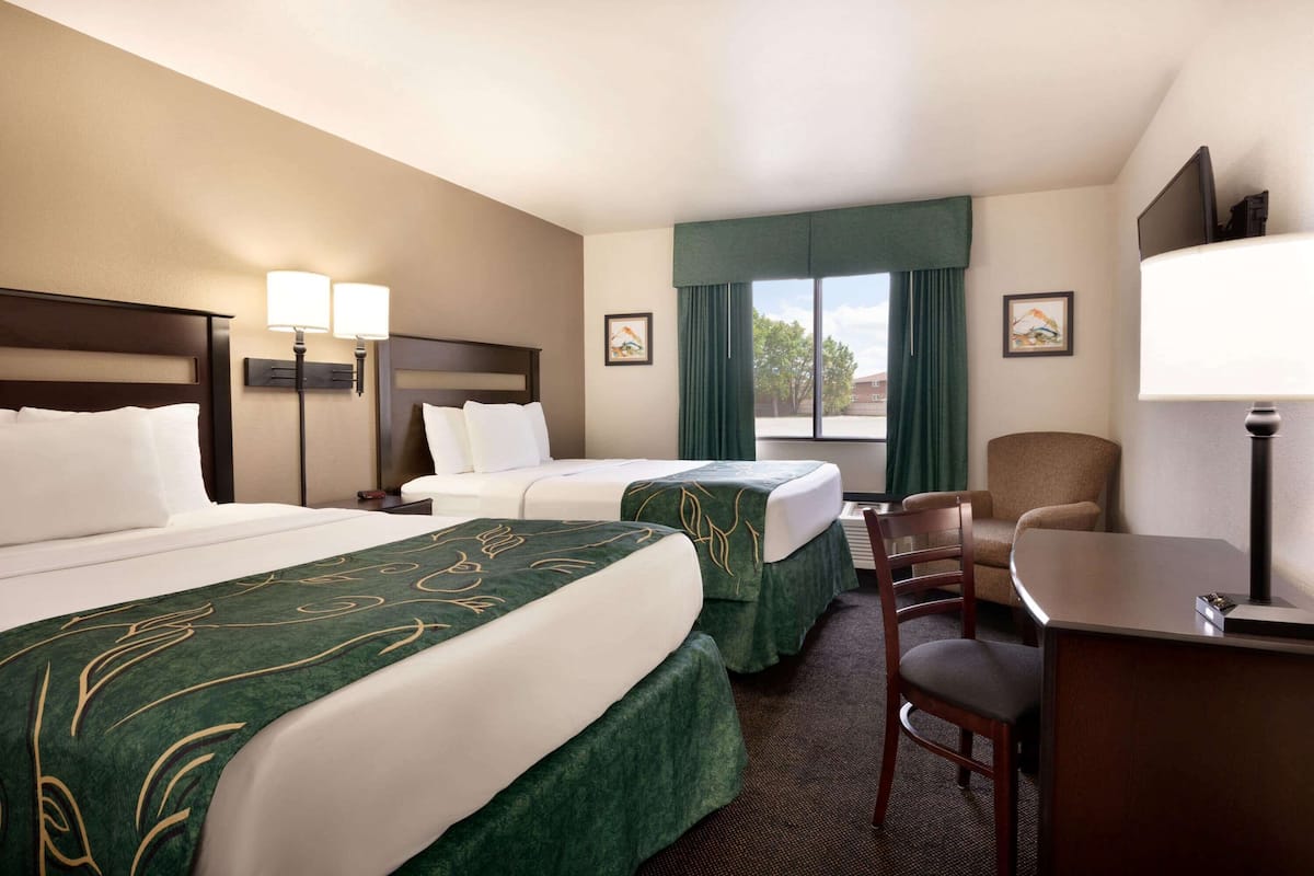 Room, 2 Queen Beds, Non Smoking