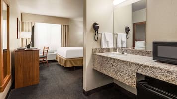 Room, 1 Queen Bed, Accessible, Non Smoking | Desk, blackout curtains, iron/ironing board, free rollaway beds