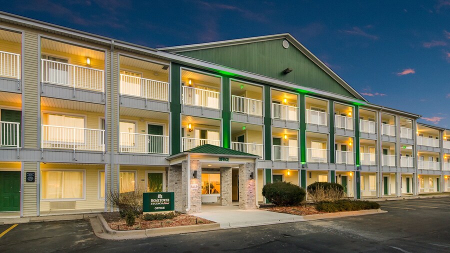 HomeTowne Studios by Red Roof Lake Charles - Sulphur