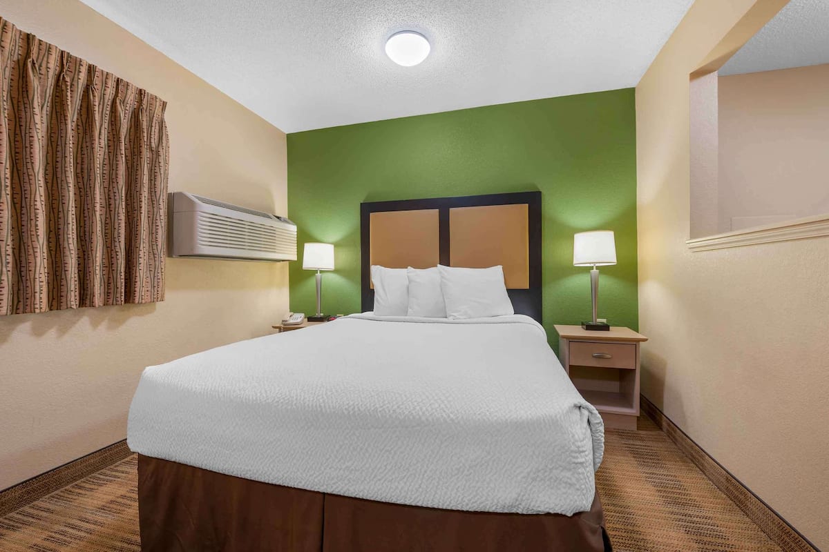 Estudio Deluxe, 1 cama Queen size y sofá cama, para no fumadores | Escritorio, tabla de planchar con plancha, wifi gratis y ropa de cama