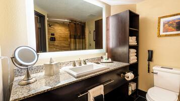 Combined shower/tub, deep soaking tub, eco-friendly toiletries