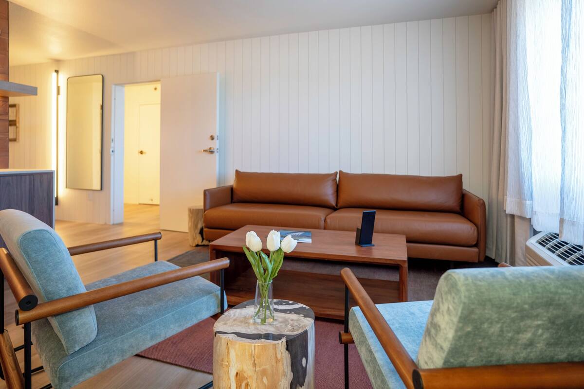 Grand Suite, Multiple Beds | Living area | 50-inch LED TV with satellite channels, TV
