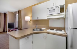 Estudio, 1 cama de matrimonio, no fumadores | Cocina privada | Frigorífico grande, microondas, placa de cocina y cafetera o tetera