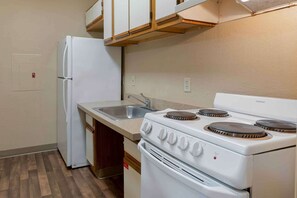 Desk, laptop workspace, iron/ironing board, free WiFi
