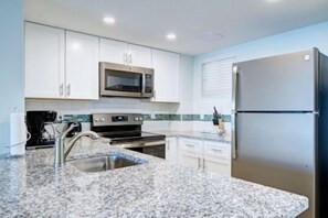 Full-size fridge, microwave, oven, stovetop - Grand Seas MOD Collection by Sonesta (Daytona Beach)