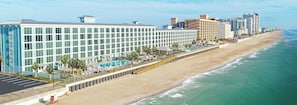 On the beach, beach umbrellas - Grand Seas by Exploria Resorts (Daytona Beach)
