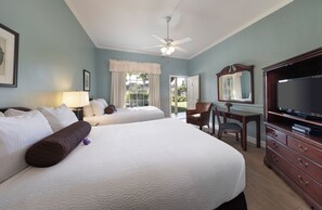 Hypo-allergenic bedding, in-room safe, desk, blackout drapes - Lavender Inn by the Sea (Santa Barbara)