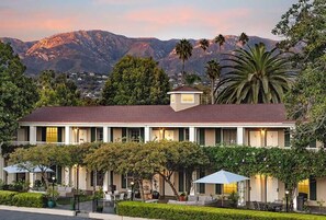 Exterior - Lavender Inn by the Sea (Santa Barbara)
