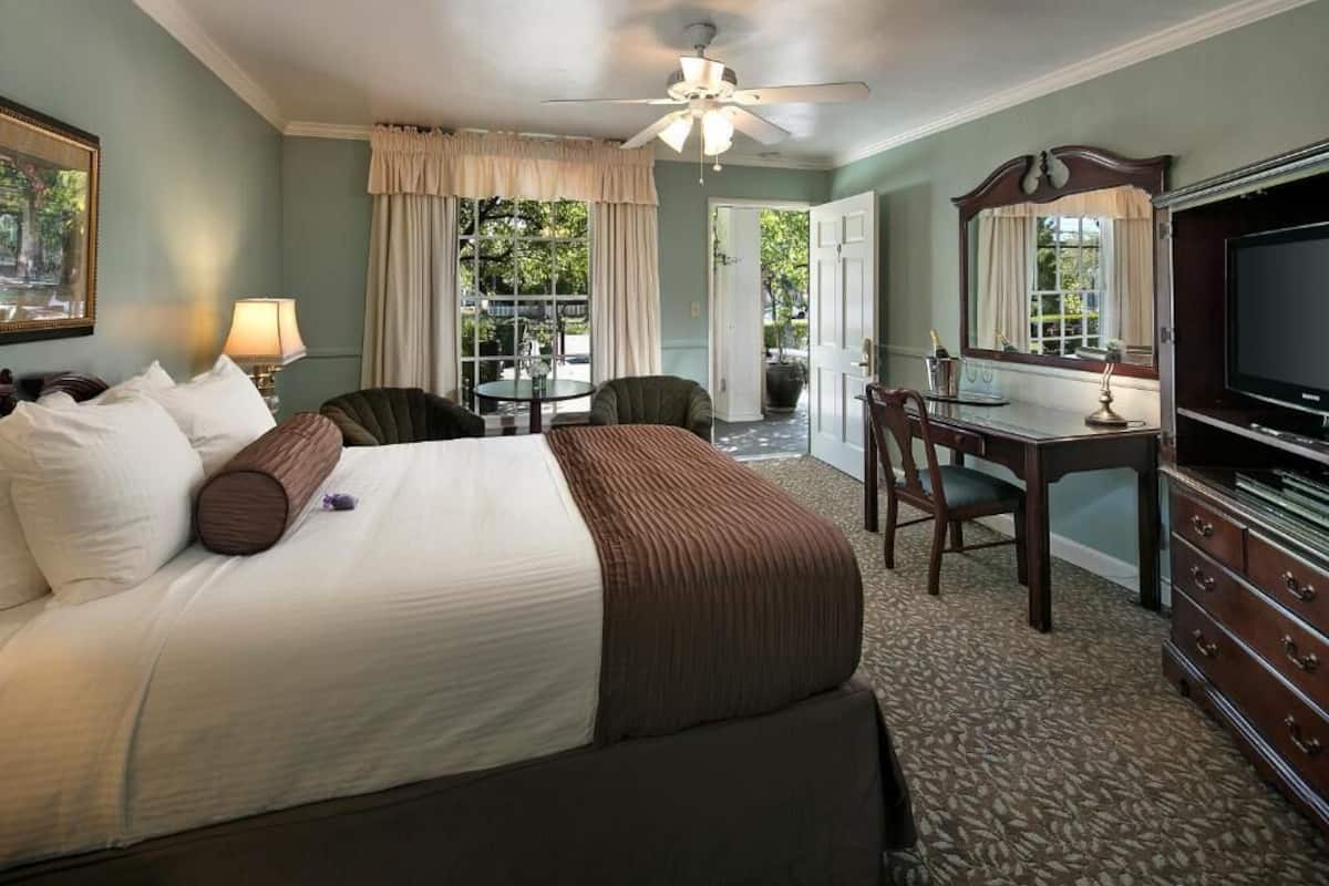 hypo-allergenic bedding, in-room safe, desk, blackout curtains