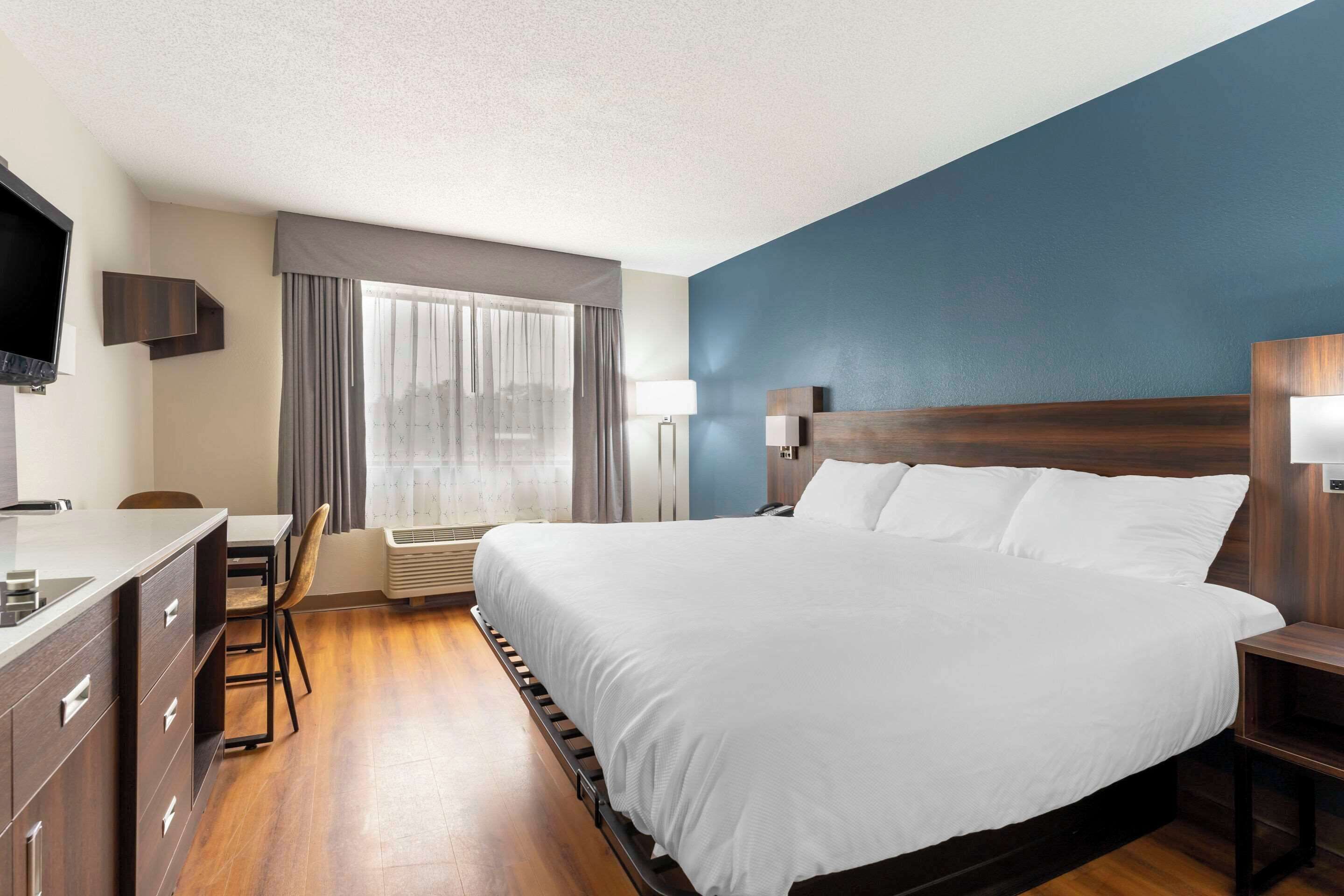 Room, 1 King Bed, Accessible, Non Smoking (Efficiency)