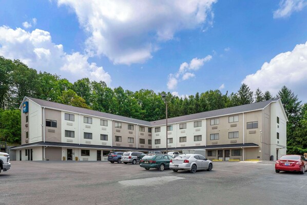 A multi-story motel with a parking lot.
