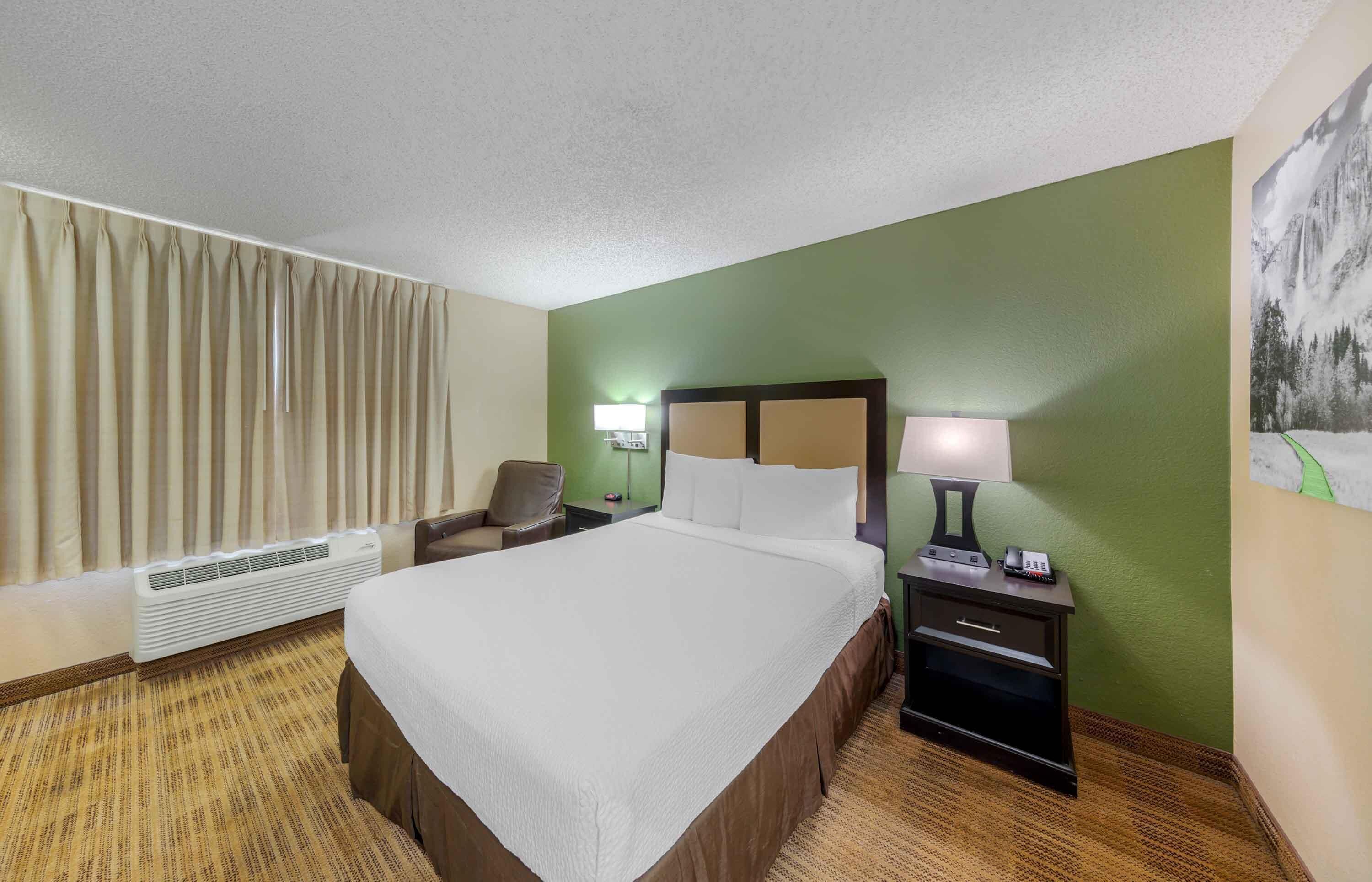 Desk, iron/ironing board, WiFi (free), alarm clocks